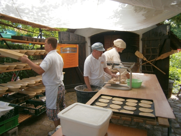 frisches Brot Flammkuchen und mehr beim Johannismarkt, Foto: Fred Kunze, www.straupitz.de