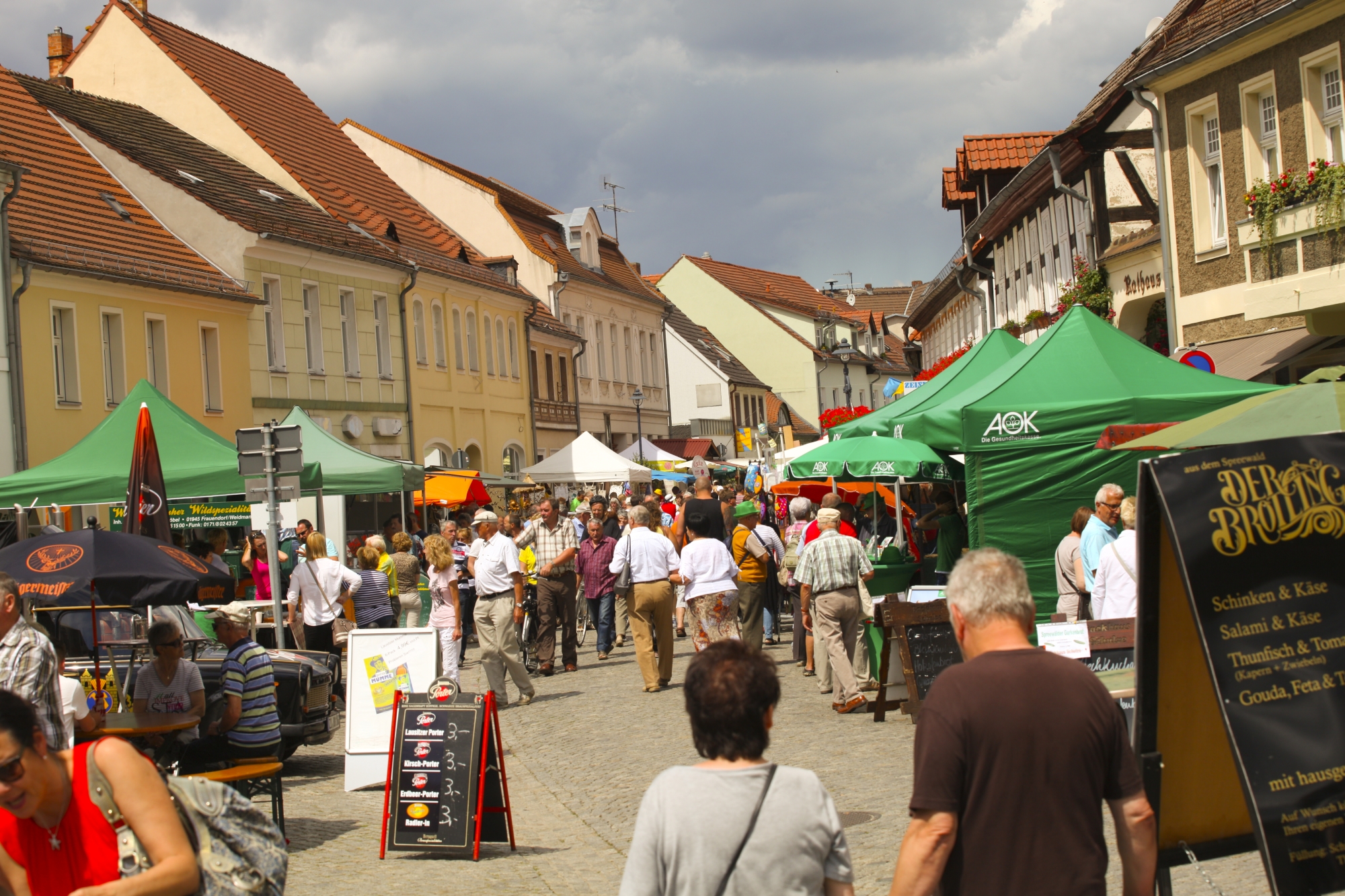Blick in die Marktmeile beim Lübbenauer Spreewald- und Schützenfest, Foto:© Robert W. Naase (Cucumber Media)
